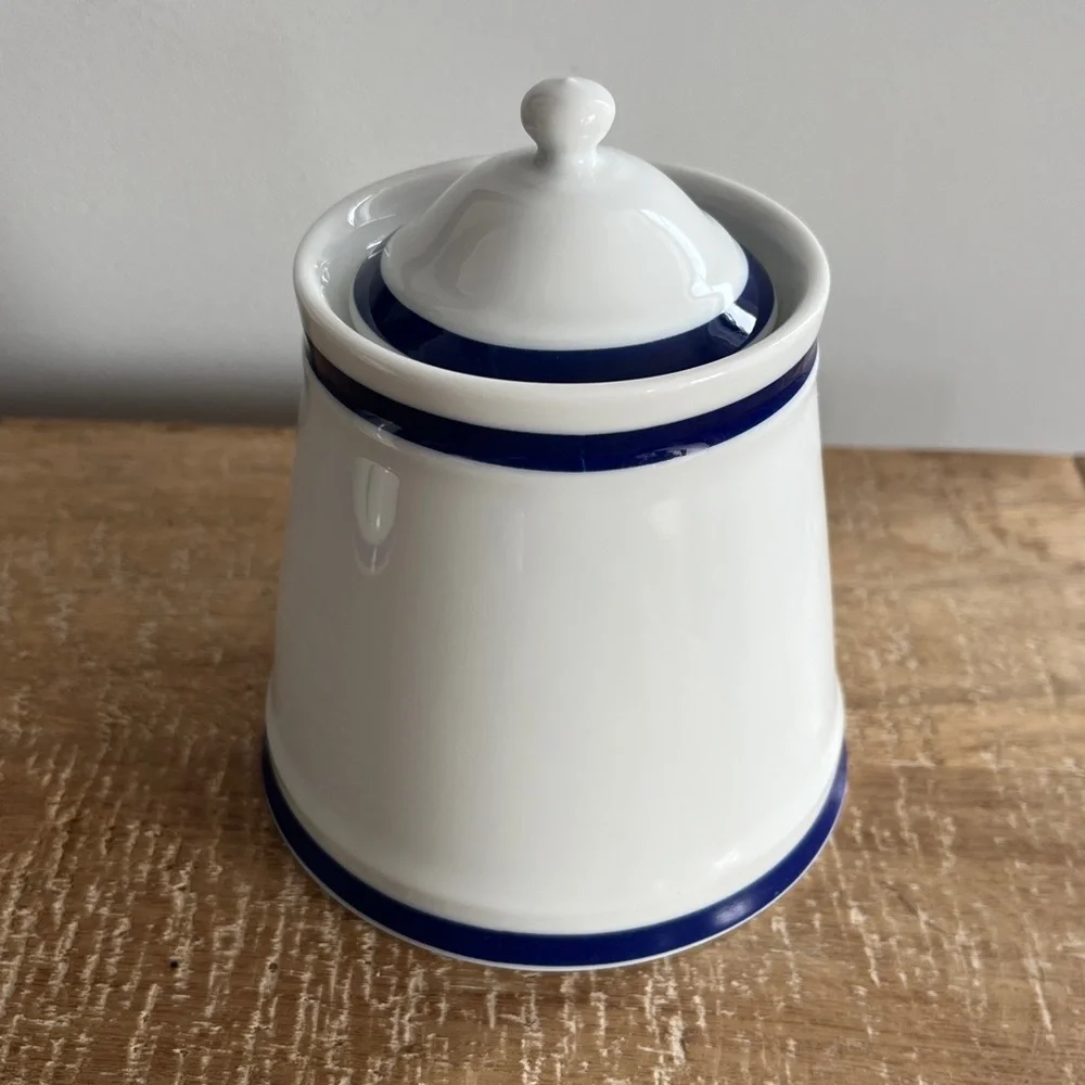 WILLIAMS SONOMA BRASSERIE WHITE AND BLUE CREAMER AND SUGAR SET